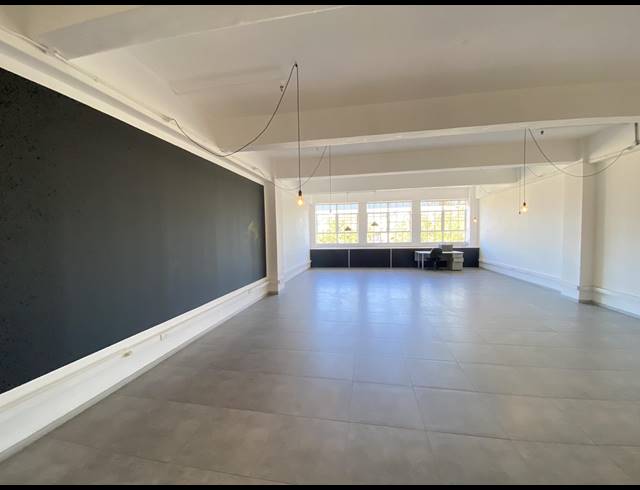 95M² OFFICE TO LET IN WOODSTOCK